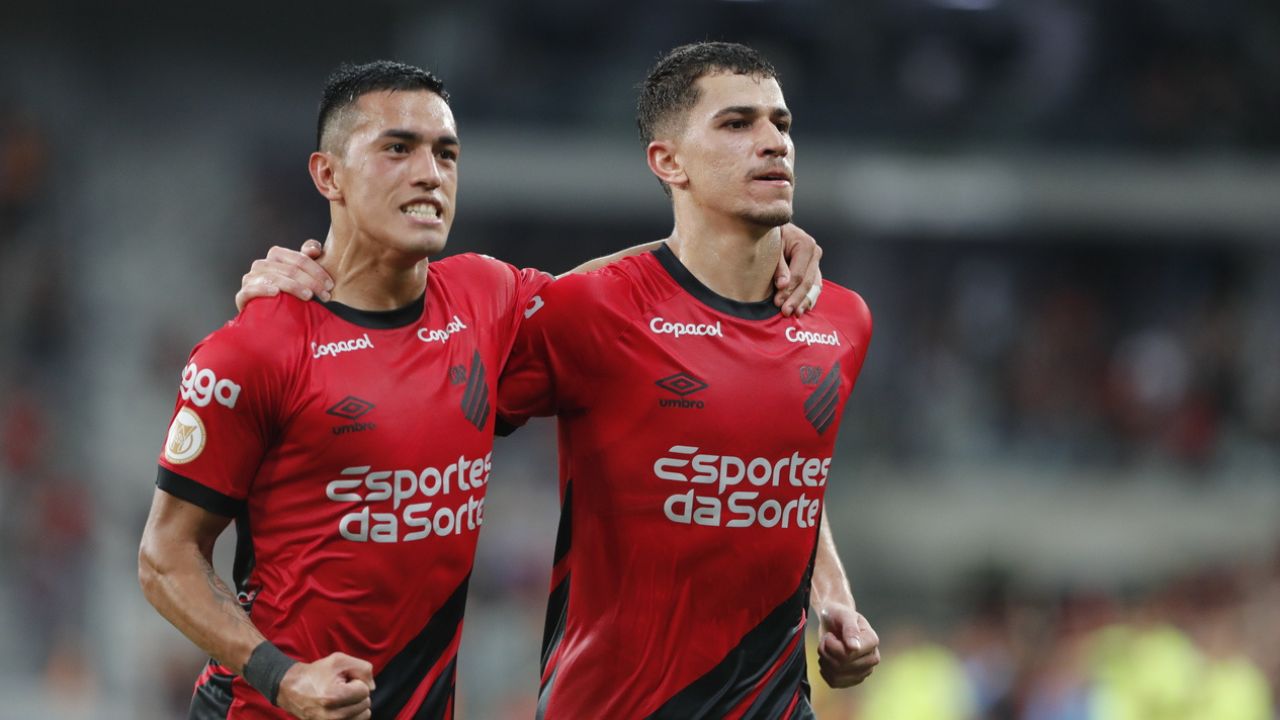 Livre no mercado, meia se declara e sonha com volta ao Athletico