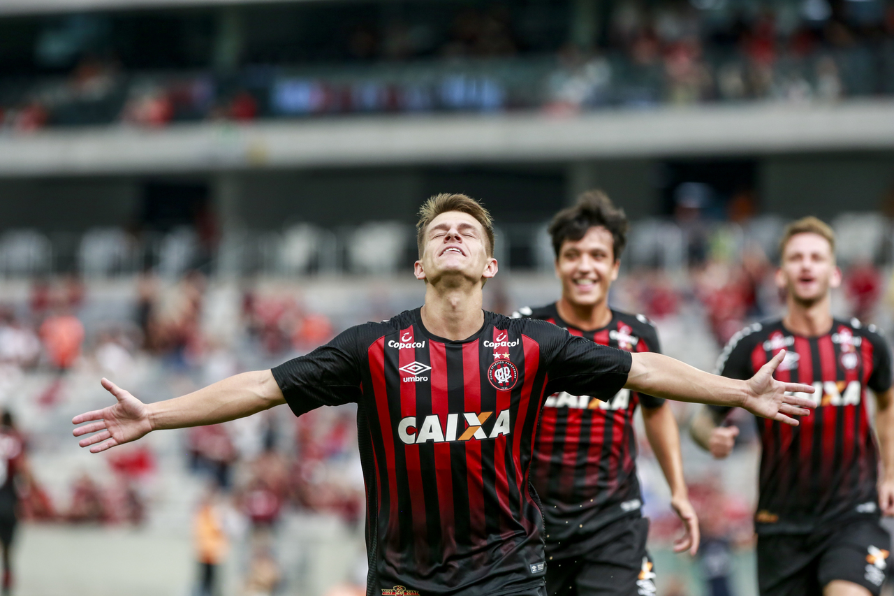 Ex-Athletico e Paraná explica detalhes da aposentadoria aos 29 anos