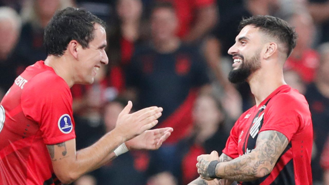 “Fora dos planos”: Ídolo do Athletico deve deixar time rebaixado à Série B