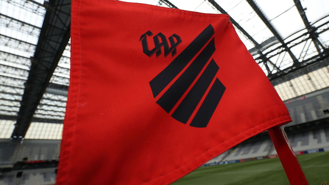 Colombiano deixa o Athletico e fecha com clube da Libertadores