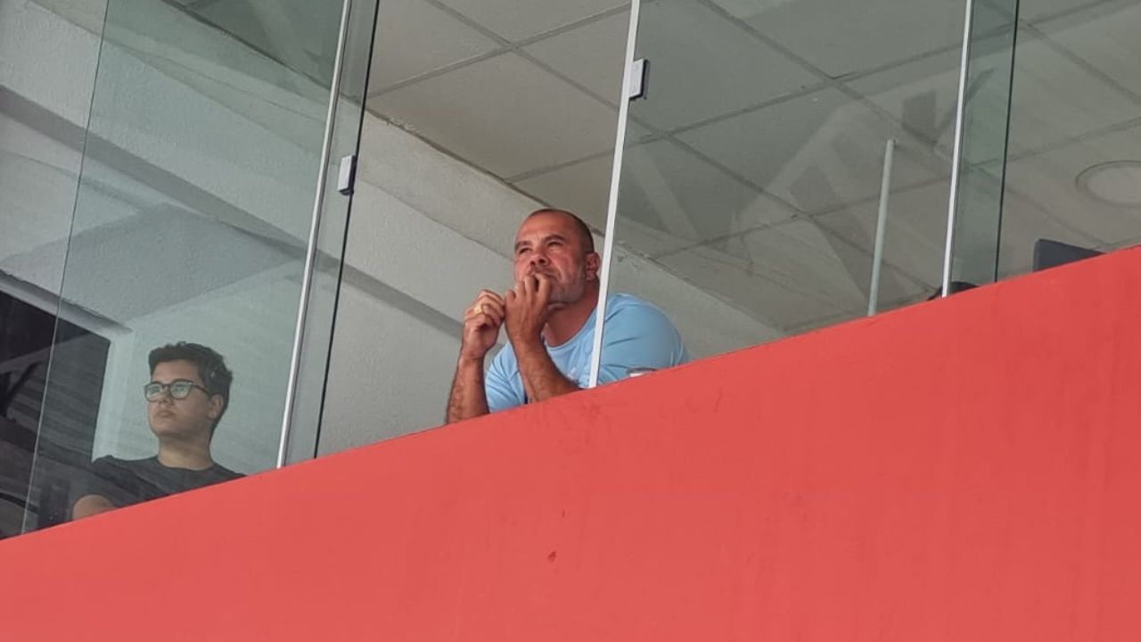 Após acusação de agressão, Andraus divulga versão do caso