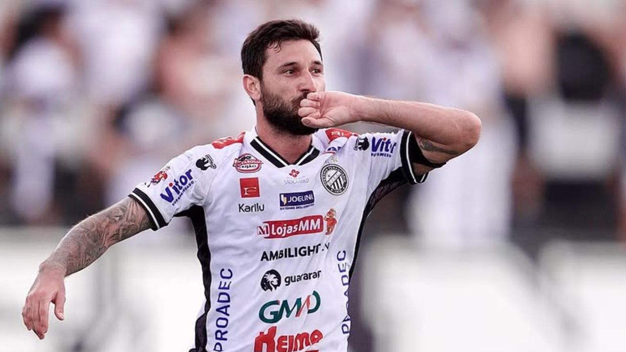 Alvo de Fortaleza e Goiás, destaque do Operário renova contrato