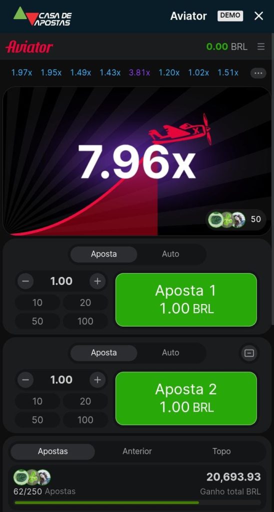Aviator versão demo da Casa de Apostas com voo alcançando multiplicador 7.96x.