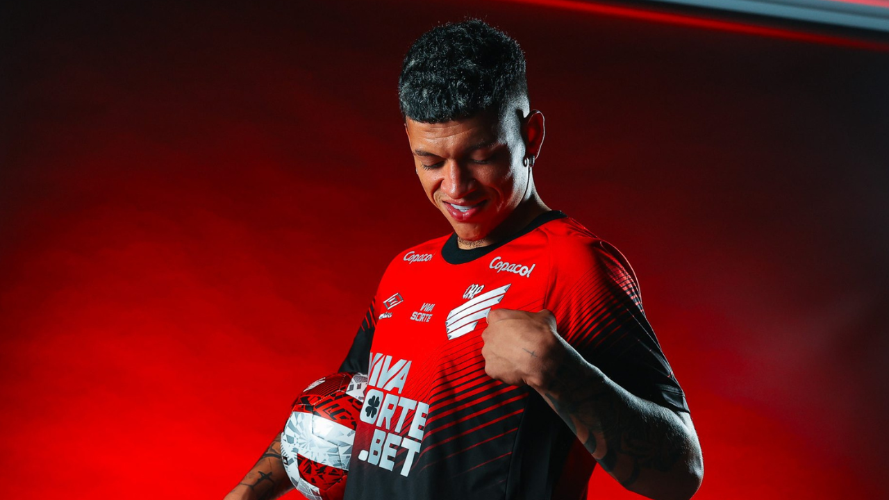 Gringo que deixou o Athletico está perto de ser anunciado por novo clube