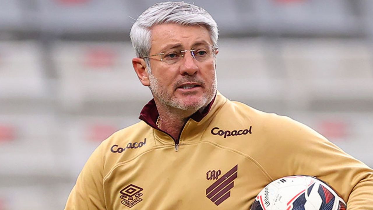 Joia do Athletico fica de fora dos relacionados para jogo da estreia do Brasileirão