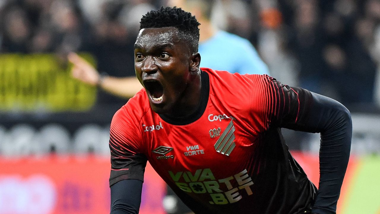 Artilheiro do Athletico revela expectativa de jogar a Série A pela primeira vez