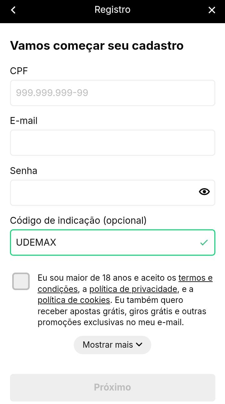 Formulário de registro da KTO, com campos de CPF, e-mail, senha e código de indicação preenchido com UDEMAX