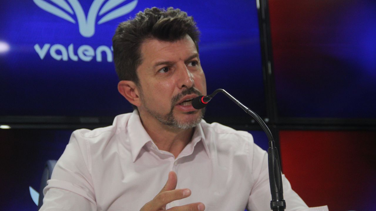 Tcheco revela dificuldades e perfil de reforços do Paraná Clube