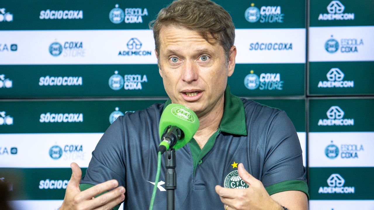 Técnico do Coritiba, Seabra projeta força no Couto Pereira: “Tem que ser embaçado”