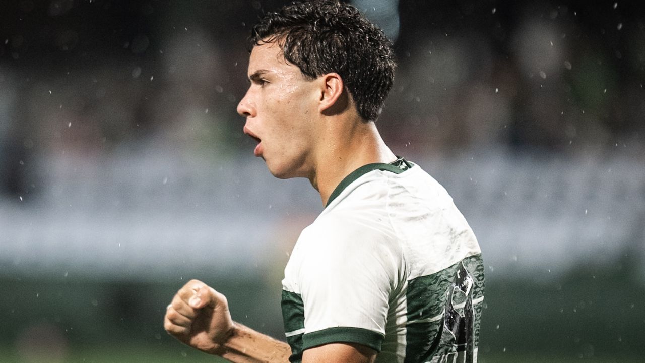 Coritiba vacila e Piás do Couto são castigados com gol tardio no Paranaense