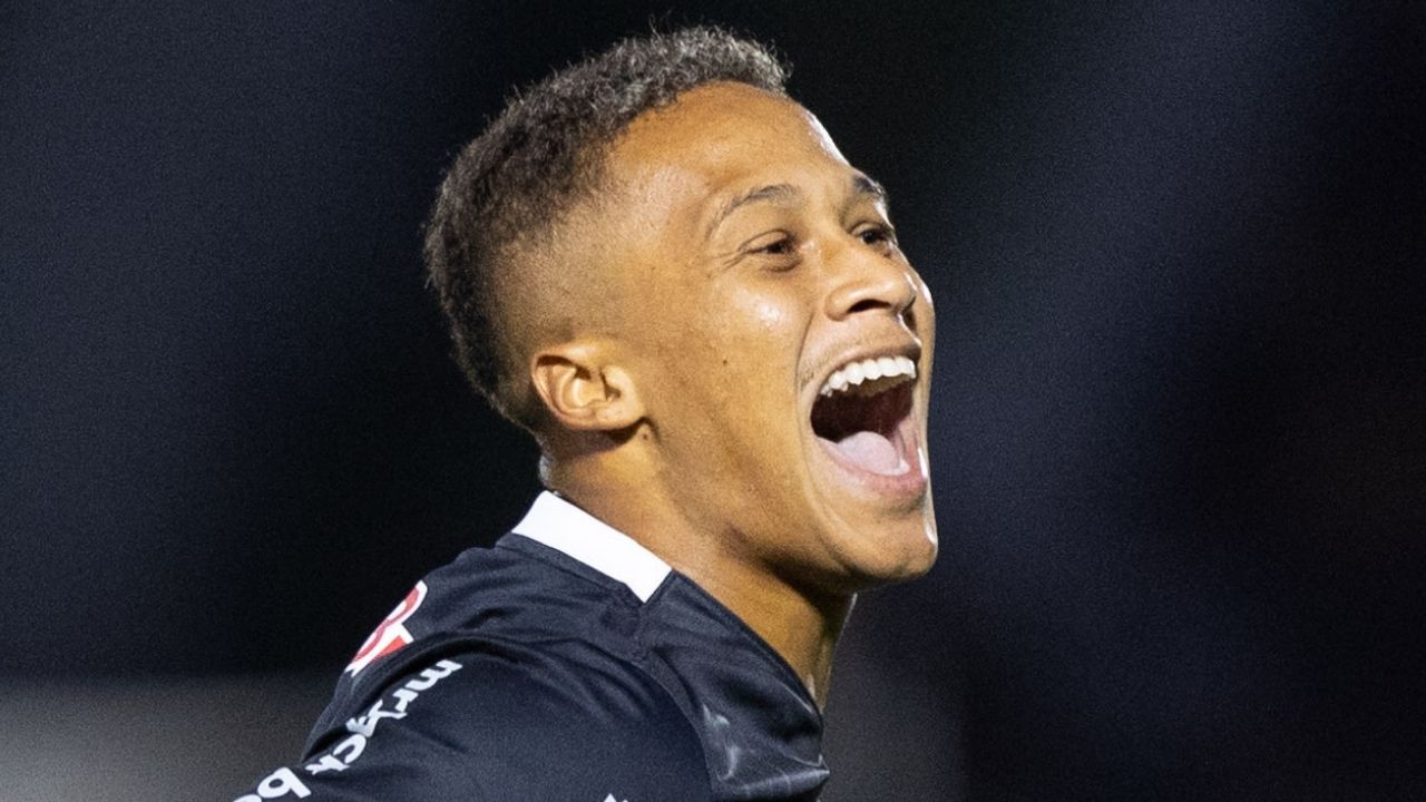 Atacante revelado no Athletico assina pré-contrato com gigante da Série A