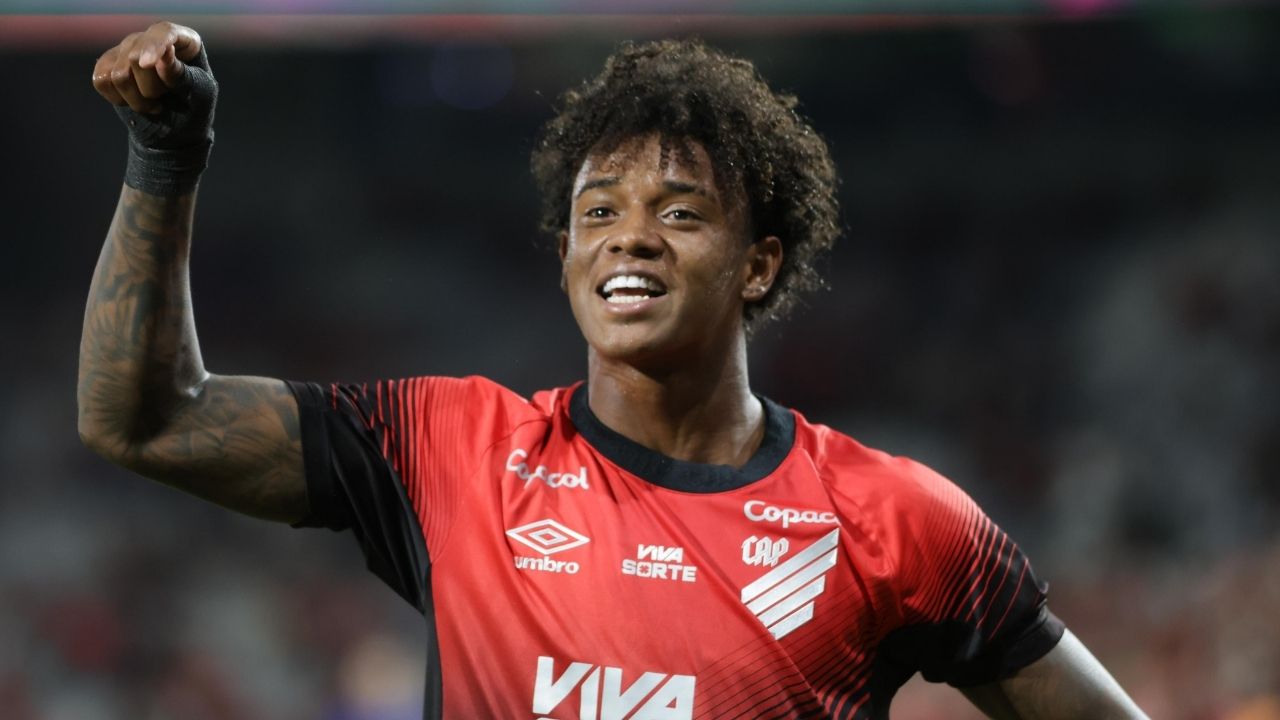 Athletico tem estrela e gol de várzea para se manter invicto antes do Atletiba