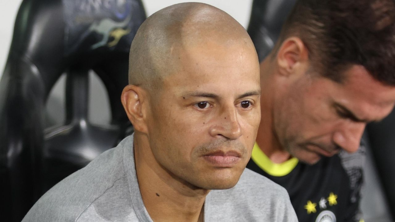 Alex é demitido do Operário após vexame e lanterna no Paranaense