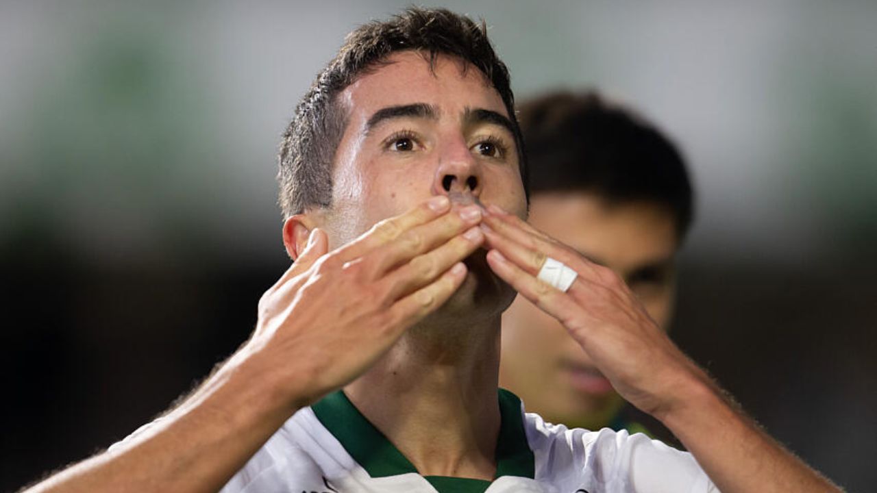 Xodó da torcida do Coritiba encaminha acerto com novo clube