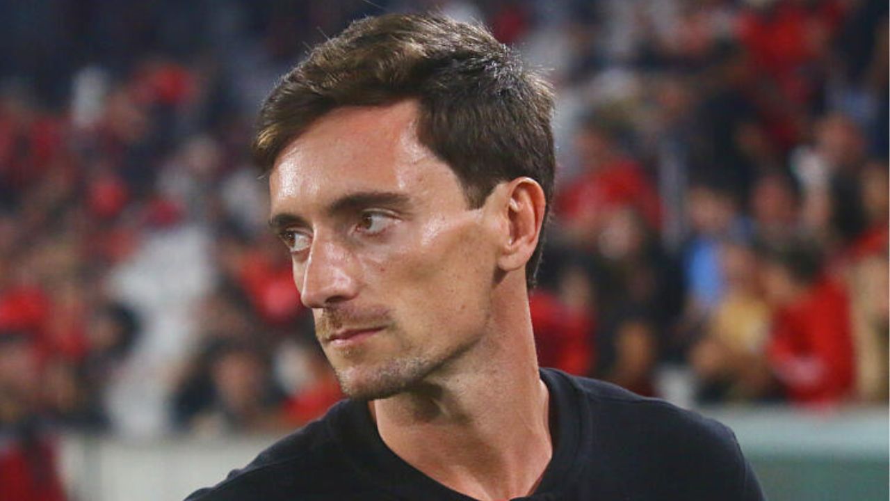 Técnico do Athletico dispara contra o Coritiba para defender aspirantes