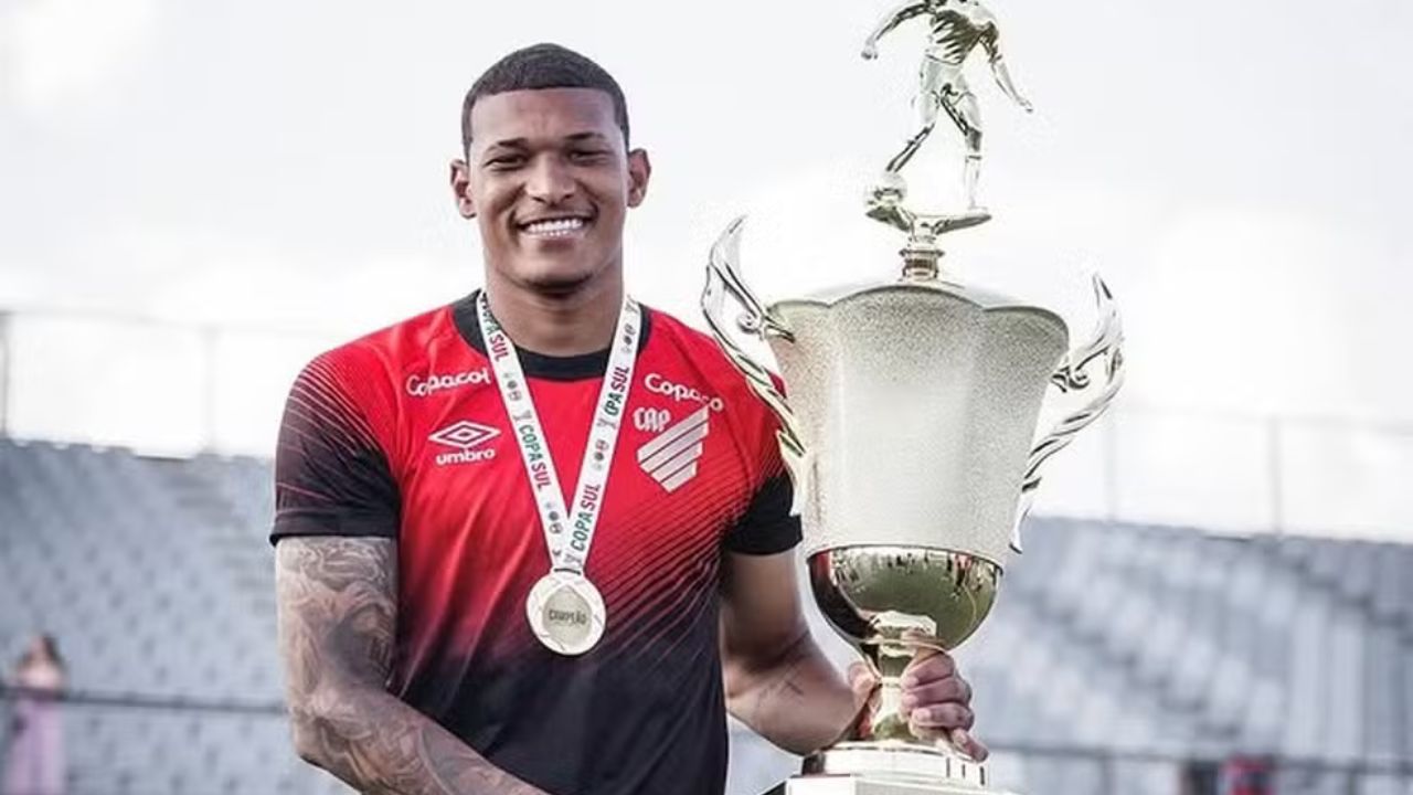 Promessa artilheira deixa o Athletico e já treina em novo clube