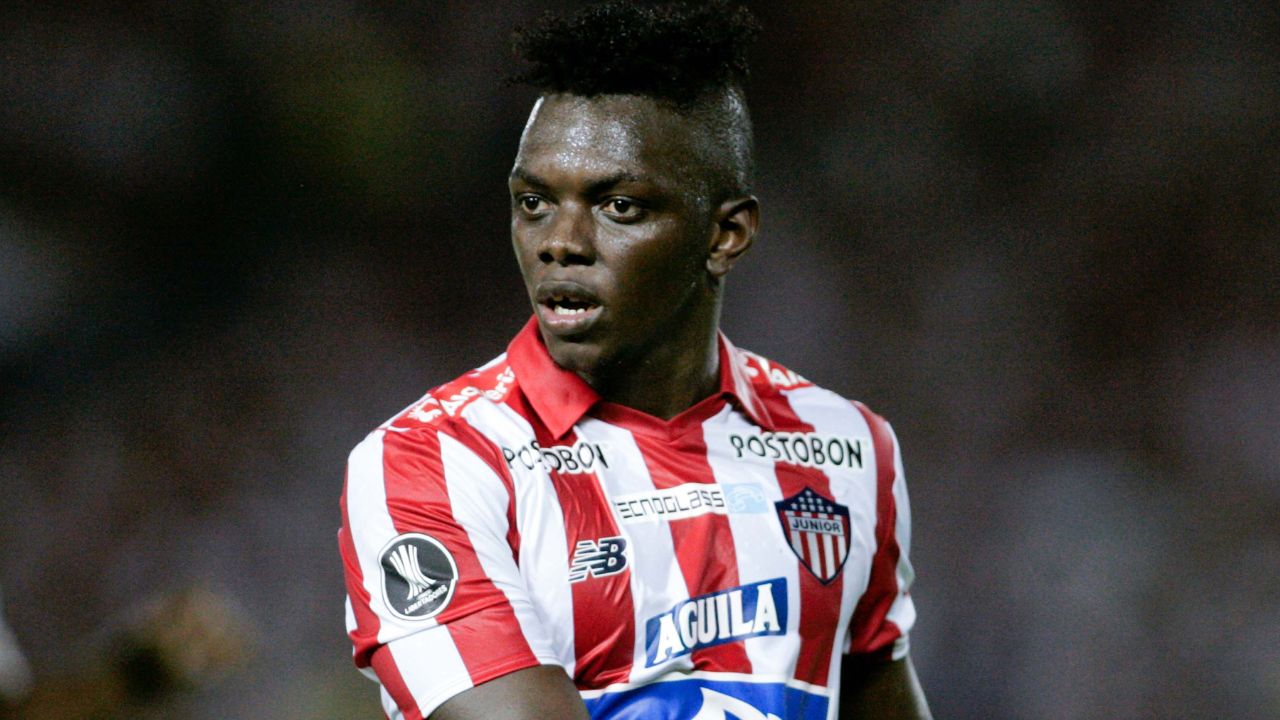 Athletico negocia com atacante por R$ 25 milhões e cria dilema com estrangeiros