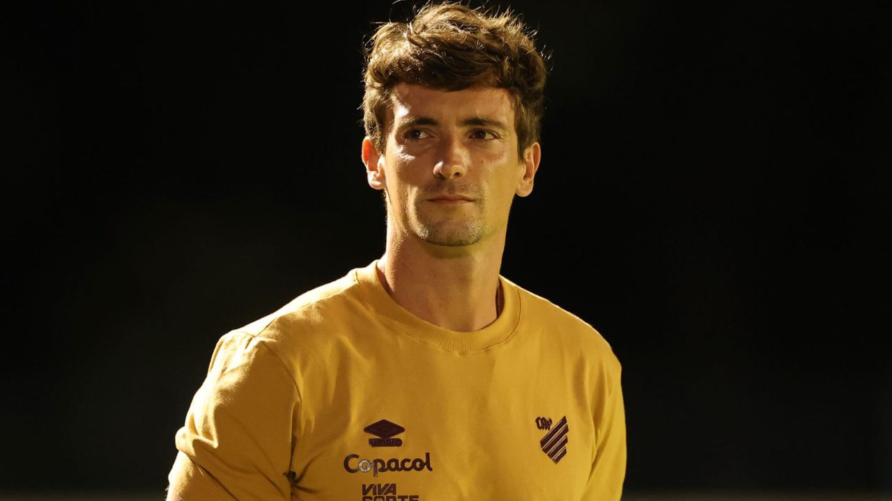 Técnico do Athletico compara campanha dos aspirantes com o Coritiba: “Fazemos bem feito”