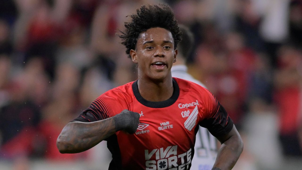 Athletico aumenta salário, valoriza Bruninho e tenta blindar sondagens por promessa