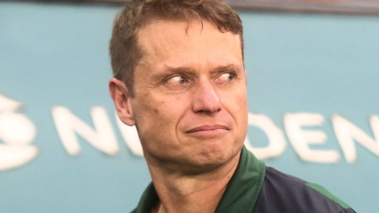 Coritiba busca reforços e improvisa laterais após estreia no Brasileirão