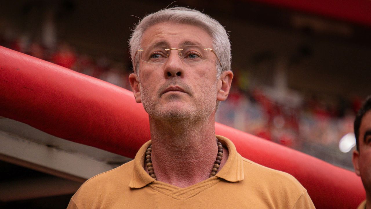 “Partida extraordinária”: Técnico do Athletico defende colombiano após estreia