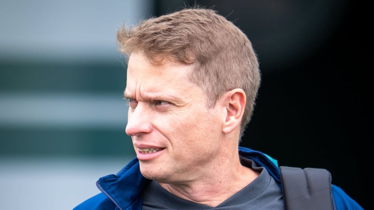 Fernando Seabra embarca com a delegação do Coritiba para jogo contra o Cianorte