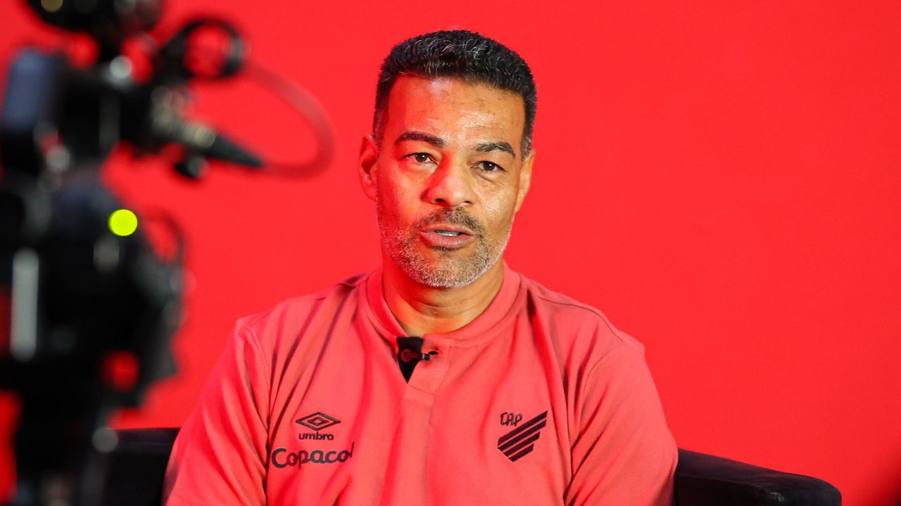 Diretor que impediu saída de joia do Athletico é desligado da base