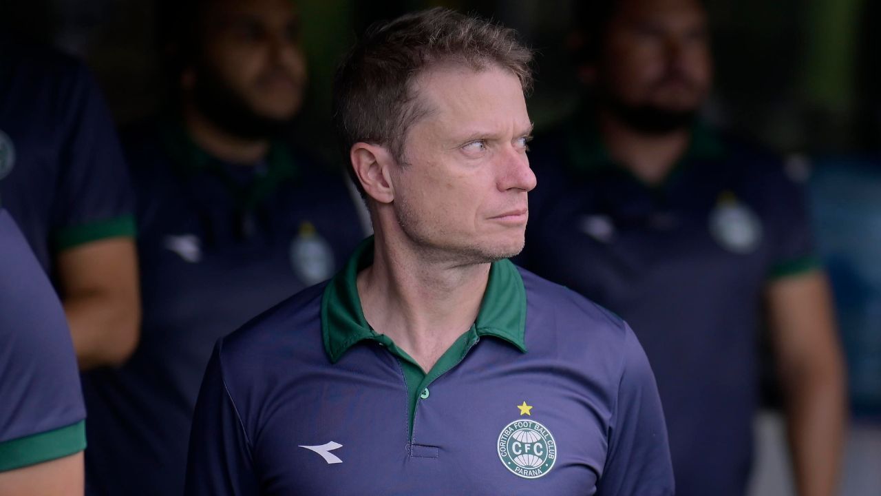 Fernando Seabra completa dois meses no comando com Coritiba em alta