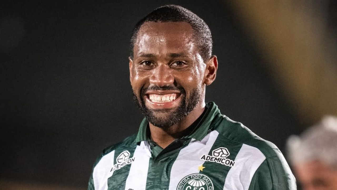 Tinga destaca evolução do Coritiba e mira Libertadores: “Ambiente preparado”