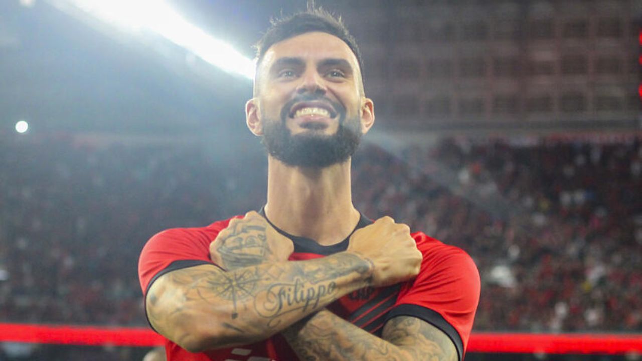 Presidente de clube brasileiro confirma busca por Mastriani, do Athletico