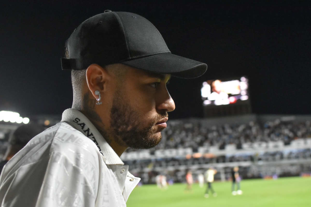 Neymar detona gramado da Arena da Baixada: “Quase impossível”