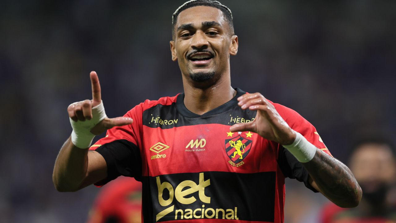 Centroavante procurado pelo Coritiba é contratado por clube russo